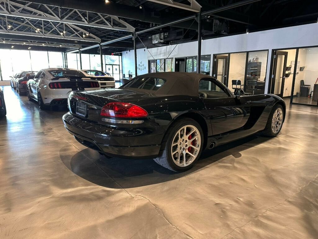 Used 2004 Dodge Viper SRT-10 image 7