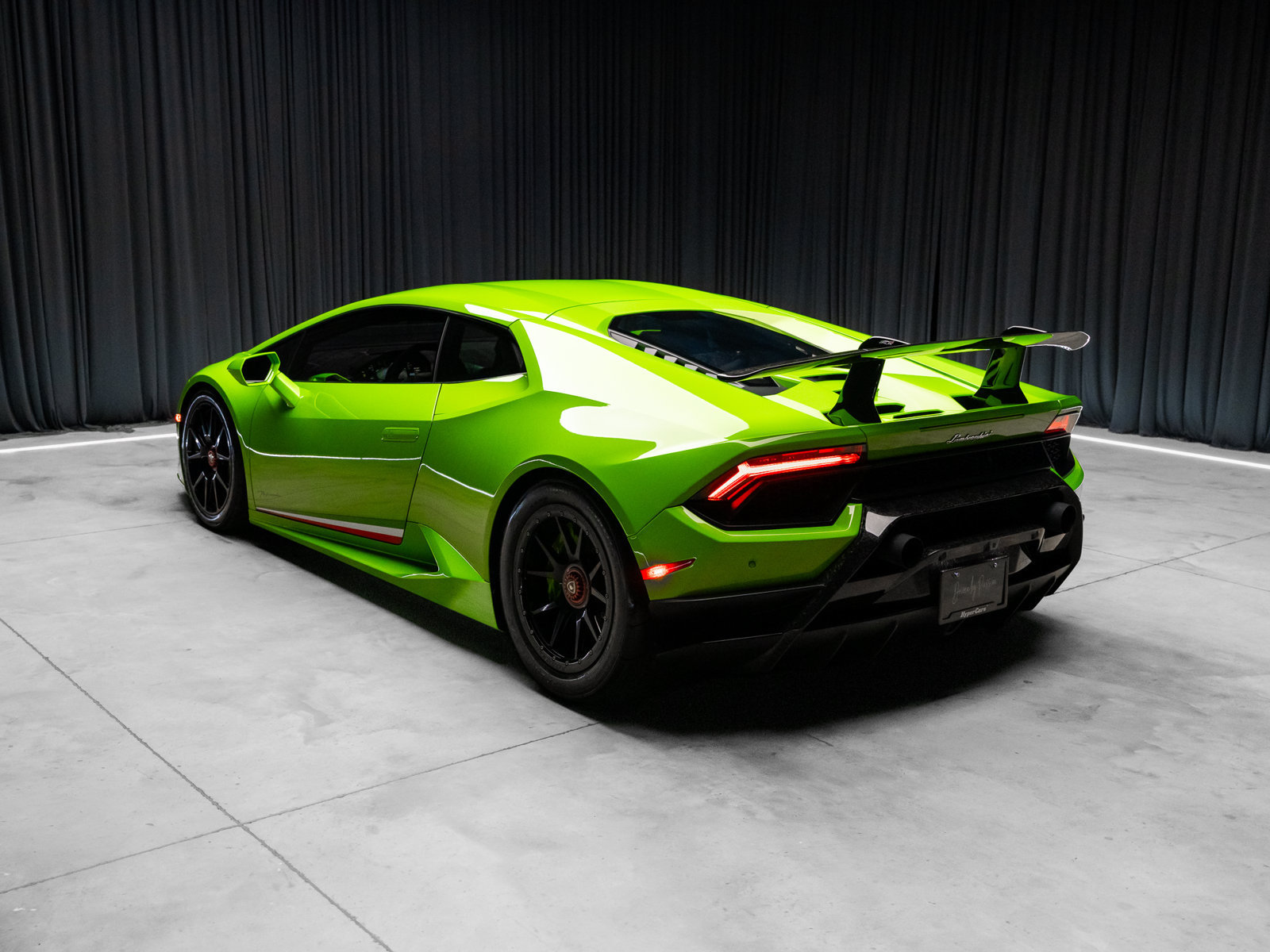 Used 2018 Lamborghini Huracan Performante AWD/4WD image 43