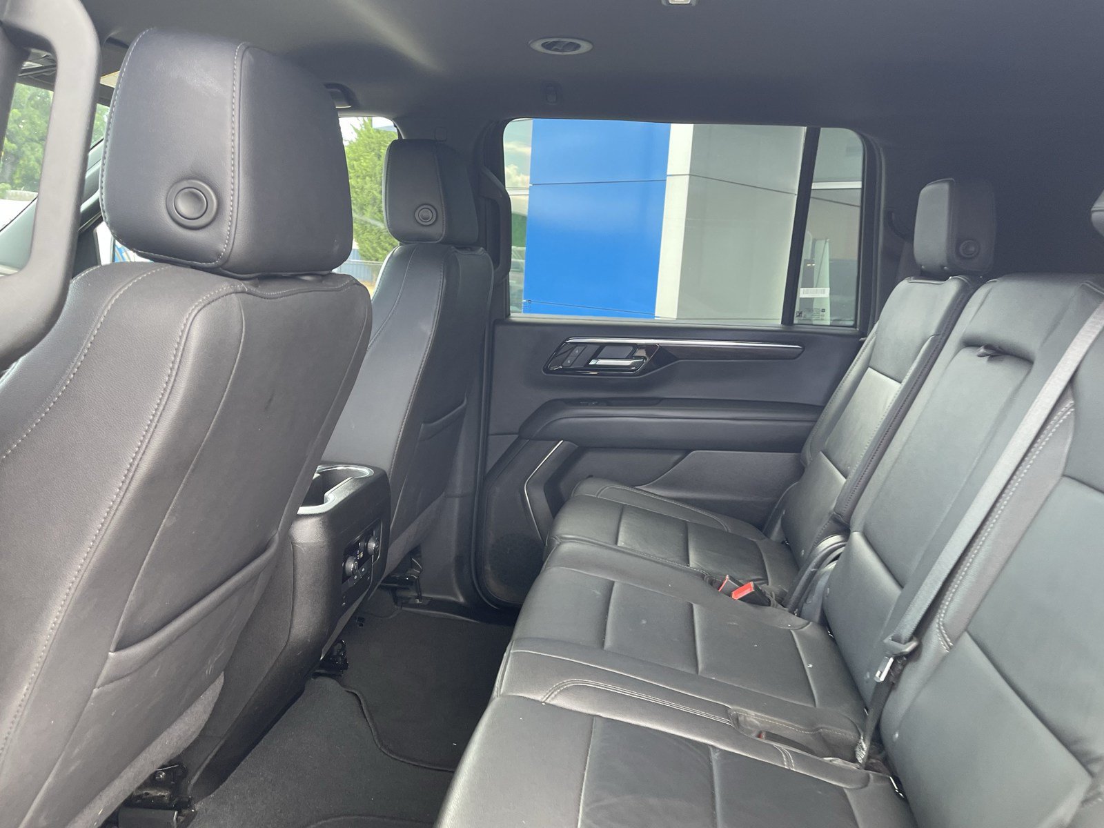 Used 2025 Chevrolet Suburban Z71 AWD/4WD image 14