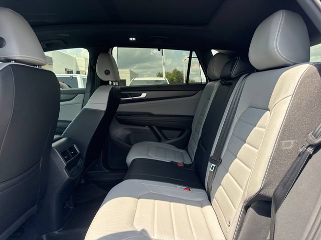 Used 2024 Volkswagen Atlas Cross Sport SEL R-Line AWD/4WD image 11