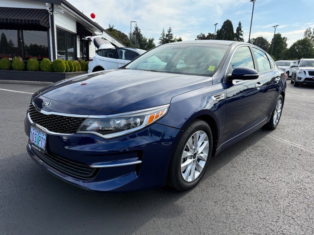 Used 2018 Kia Optima LX w/ 17" Alloy Wheels Package image 2