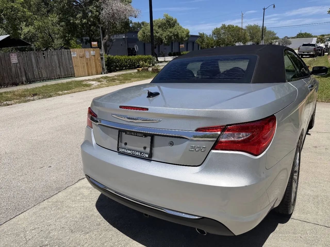 Used 2011 Chrysler 200 Limited FWD image 11