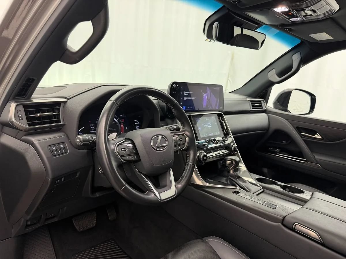 Used 2023 Lexus LX 600 4WD w/ Appearance Package image 9