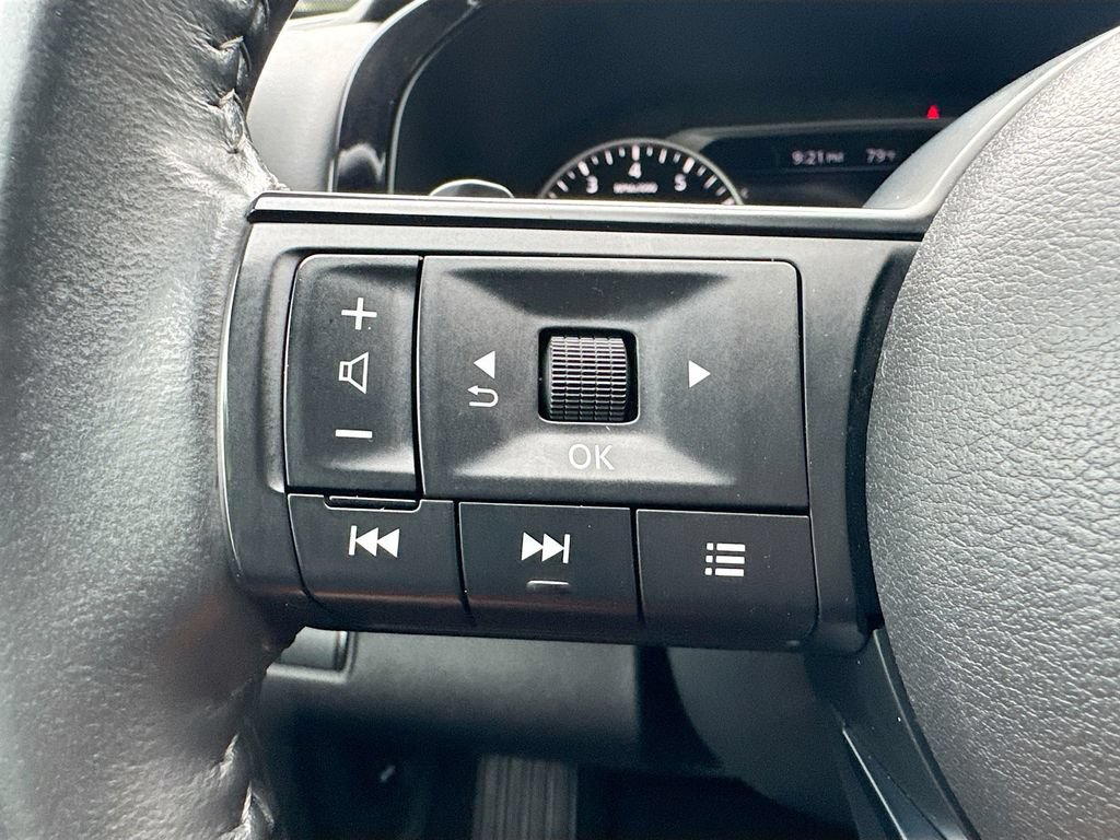 Certified 2024 Nissan Pathfinder SV FWD image 11