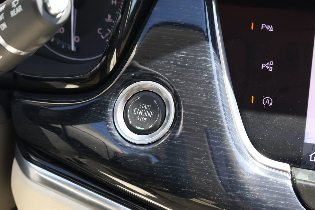 Used 2025 Cadillac XT6 Premium Luxury w/ Technology Package image 31