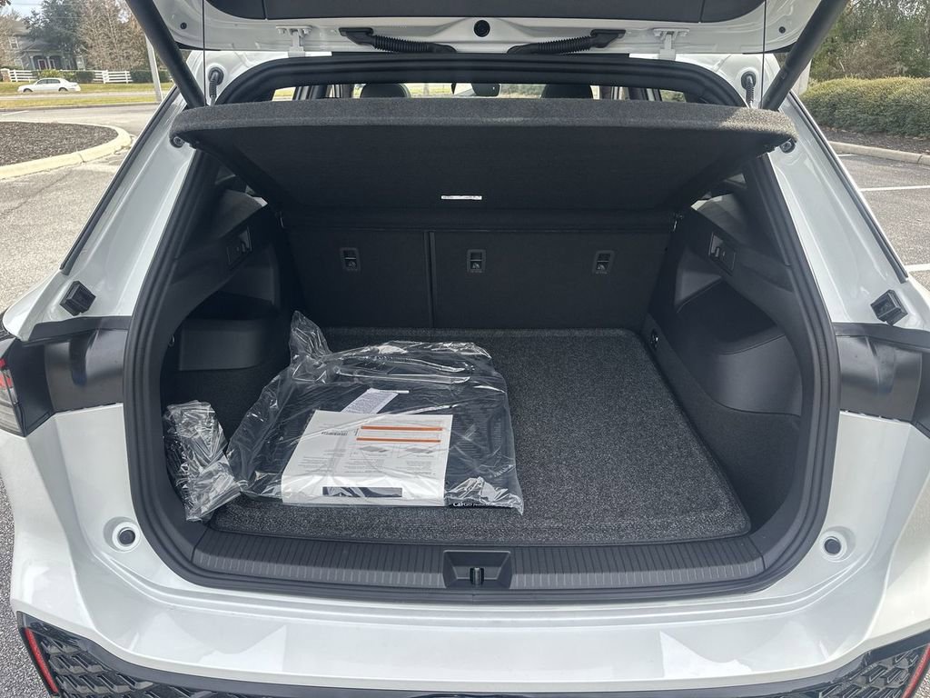 New 2026 Volkswagen Tiguan SEL R-Line image 24