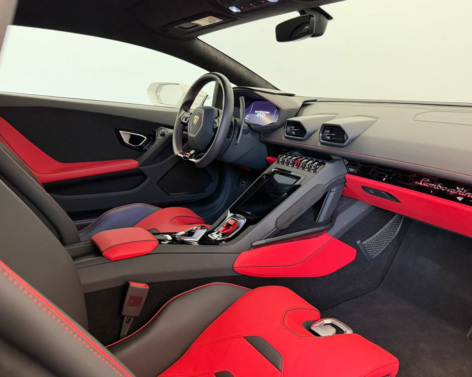 Used 2022 Lamborghini Huracan EVO RWD image 37