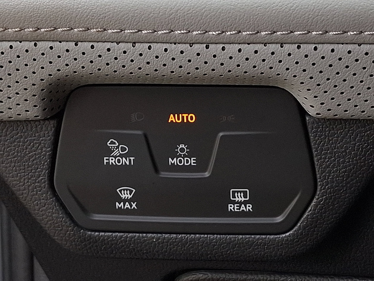 Used 2024 Volkswagen Atlas Peak Edition SE AWD/4WD image 25