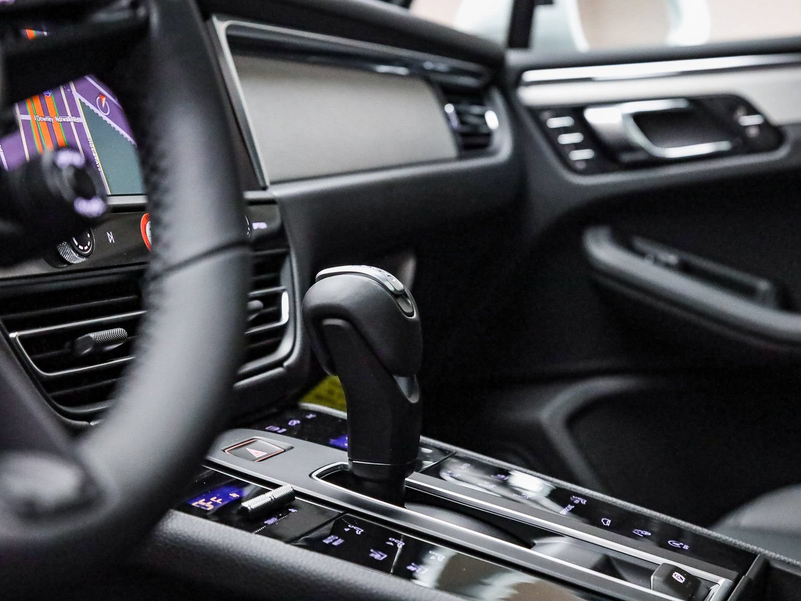 Certified 2026 Porsche Macan AWD/4WD image 28