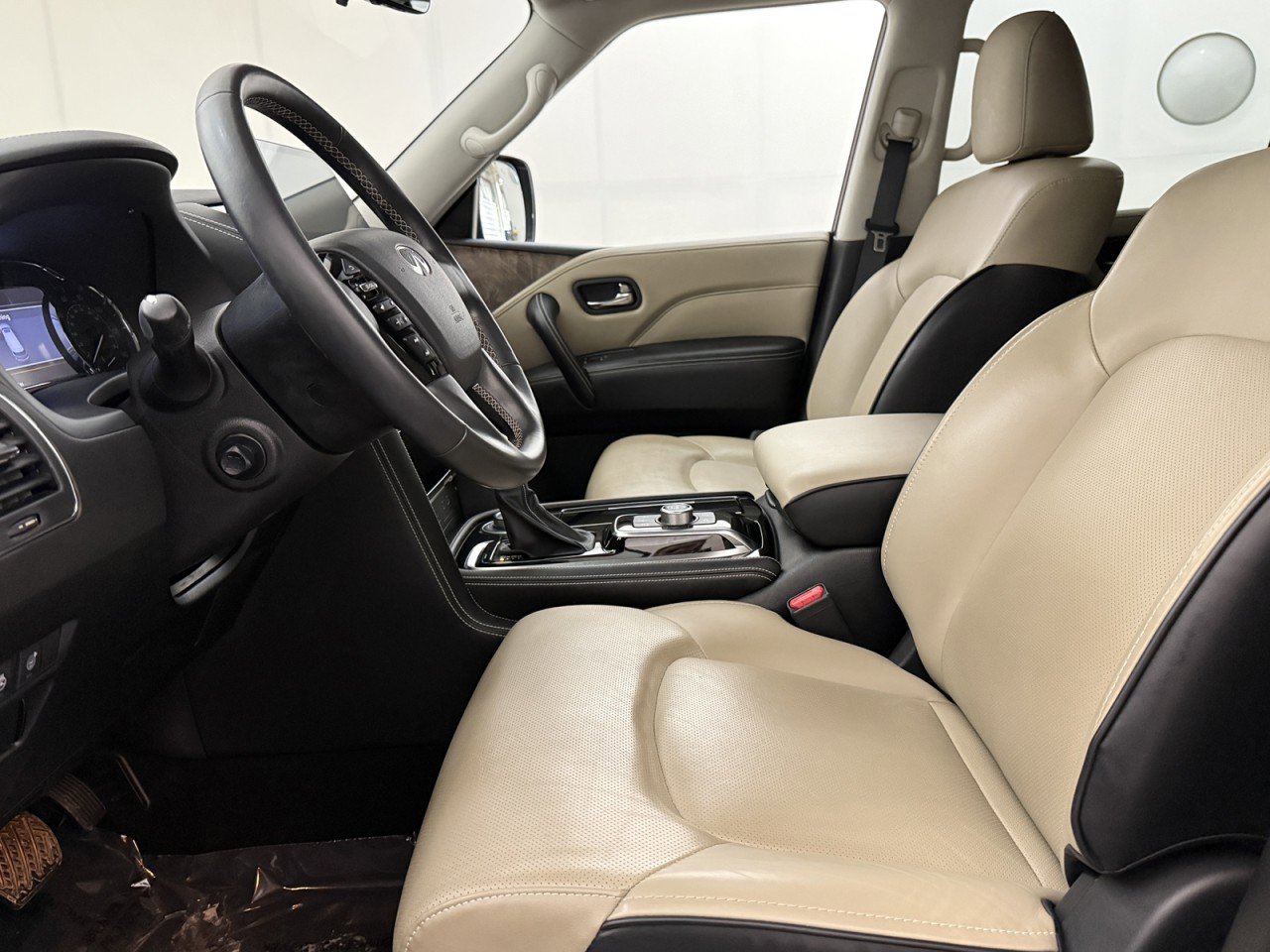 Used 2024 INFINITI QX80 Premium Select w/ Cargo Package image 16