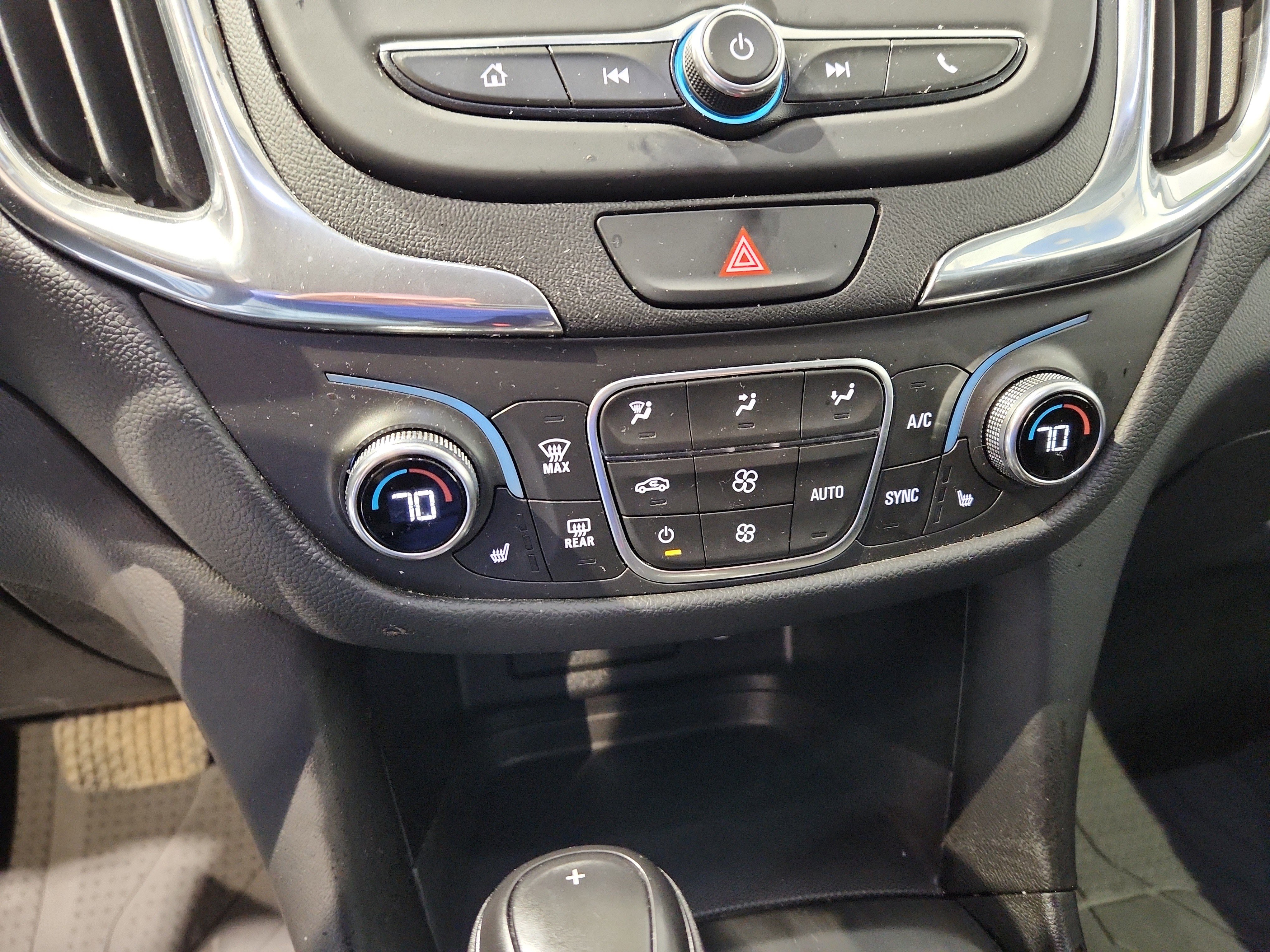 Used 2020 Chevrolet Equinox LT w/ Sport Edition image 10