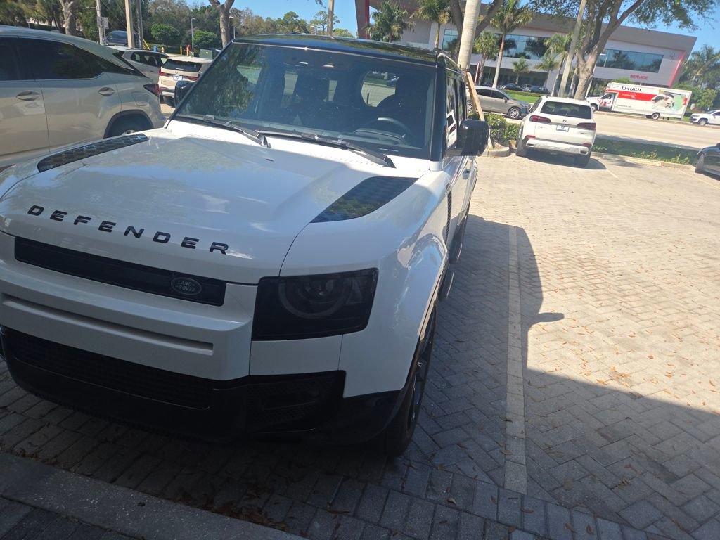 Used 2024 Land Rover Defender 110 X-Dynamic SE image 48