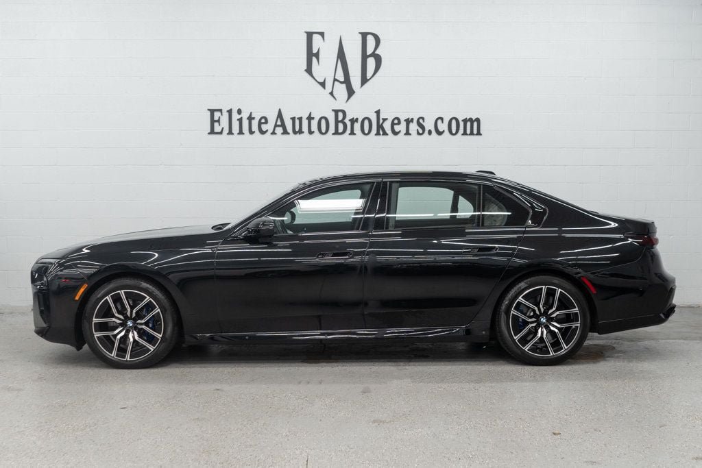 Used 2023 BMW 760i xDrive w/ Executive Package AWD/4WD image 2