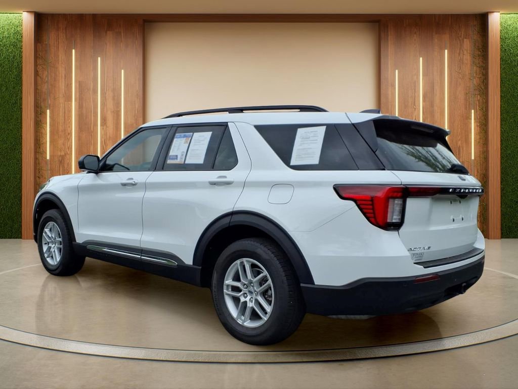 Used 2025 Ford Explorer Active AWD/4WD image 30