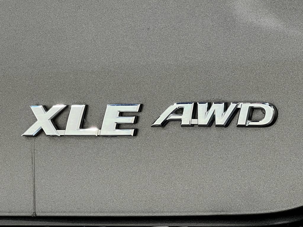 Used 2019 Toyota Highlander XLE AWD/4WD image 43