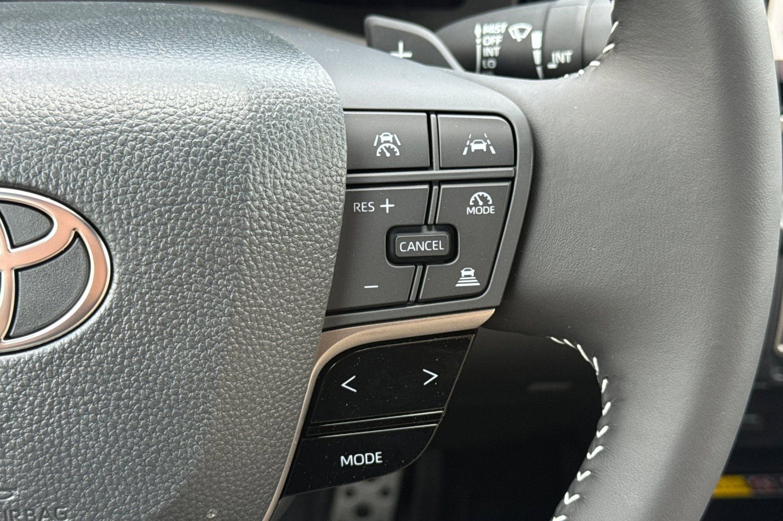 New 2026 Toyota Camry Hybrid FWD image 28