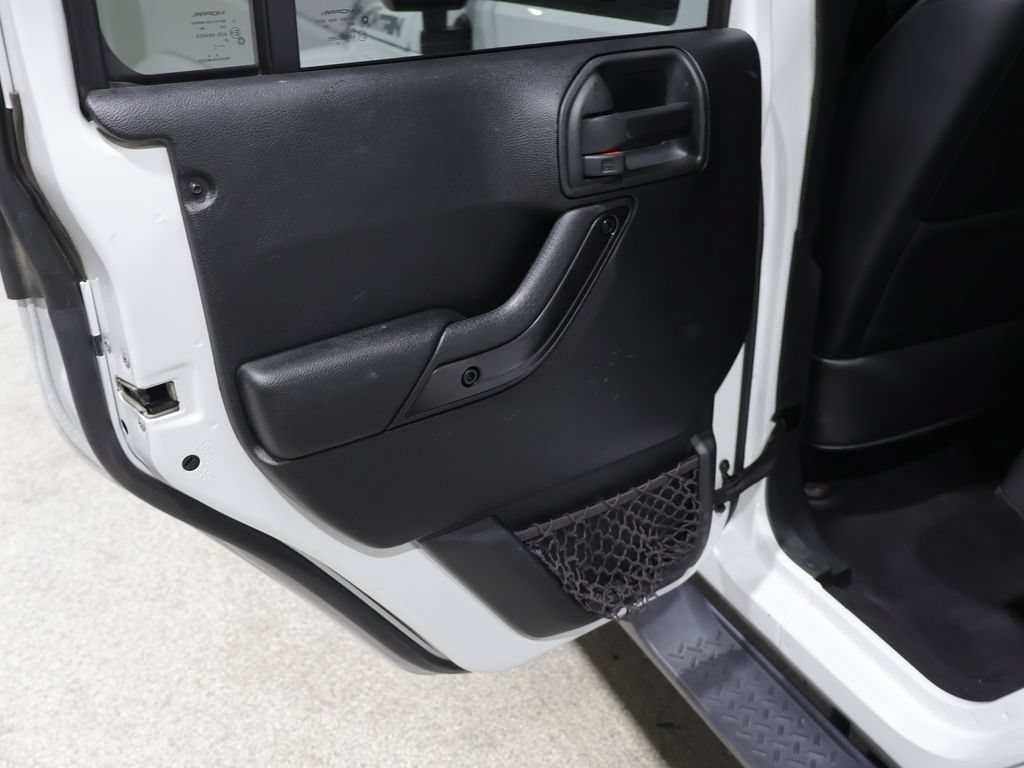 Certified 2017 Jeep Wrangler Unlimited Sahara AWD/4WD image 16