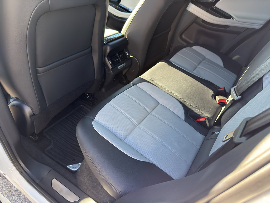 Used 2022 Land Rover Range Rover Evoque R-Dynamic SE image 24