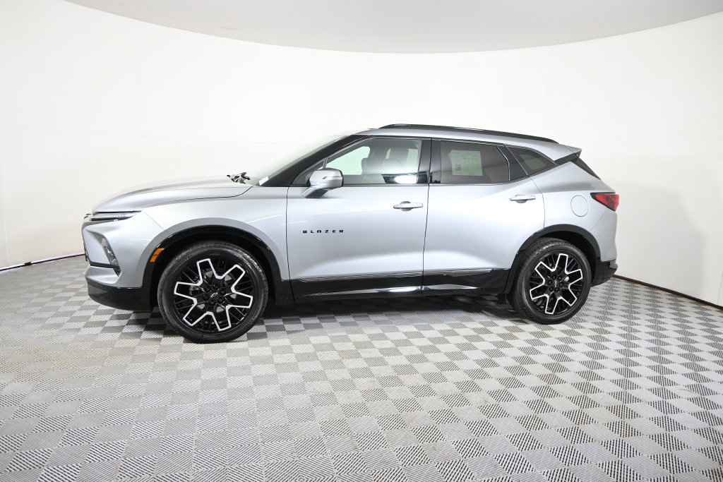 Used 2023 Chevrolet Blazer RS w/ Driver Confidence II Package AWD/4WD image 2