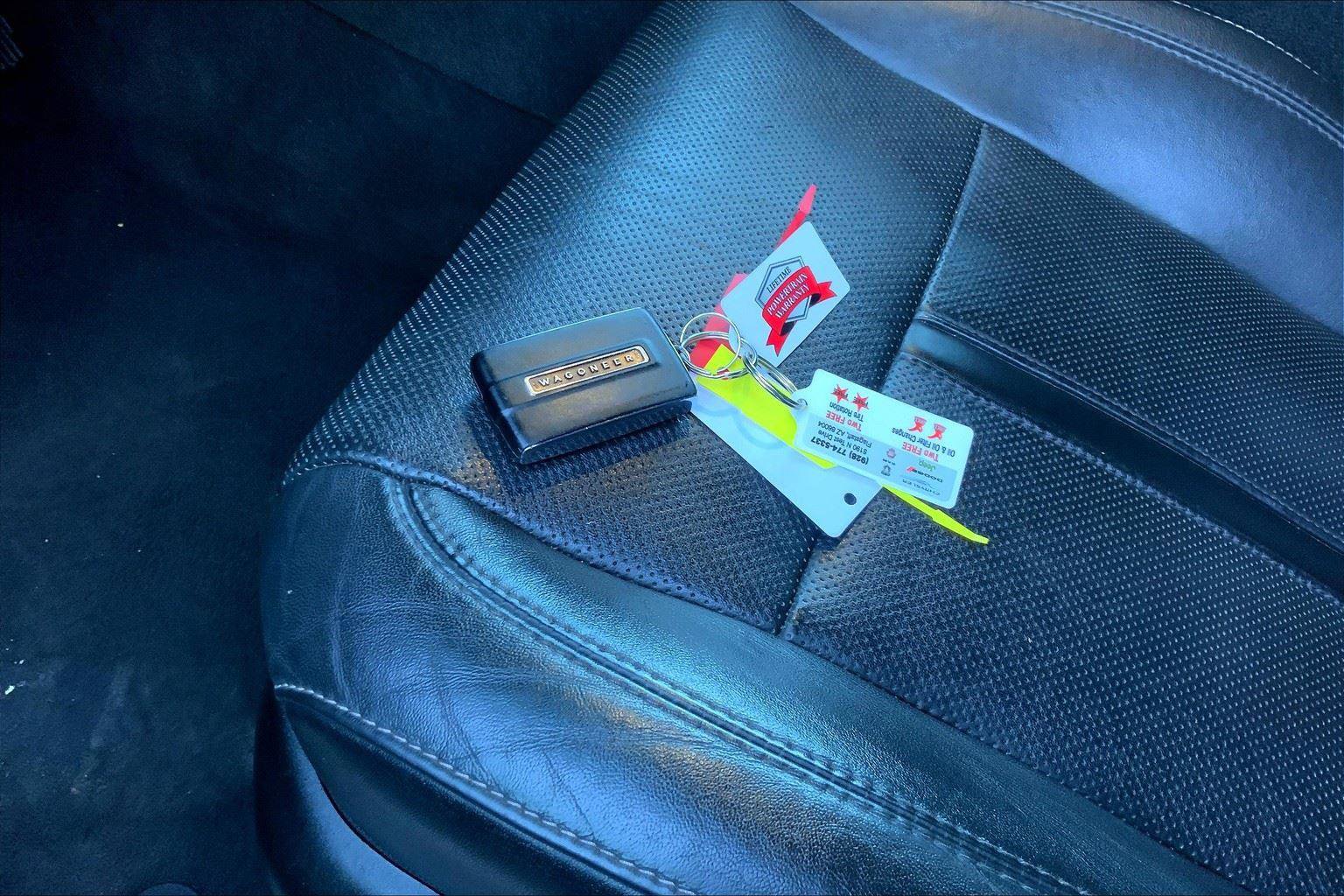 Used 2022 Jeep Wagoneer Series III w/ Flexible Seating Group image 12