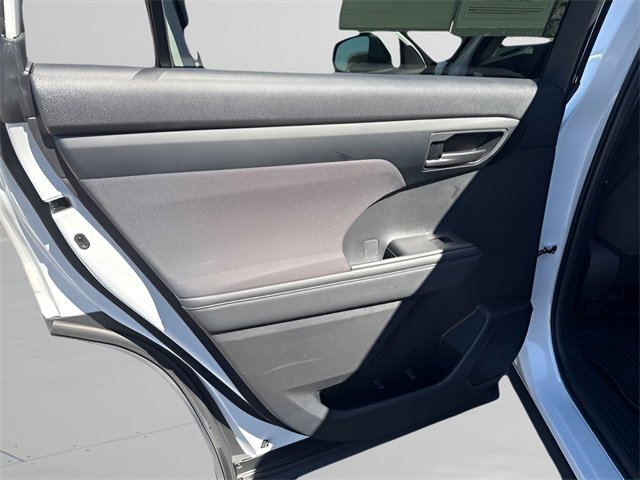 Used 2024 Toyota Highlander LE image 31