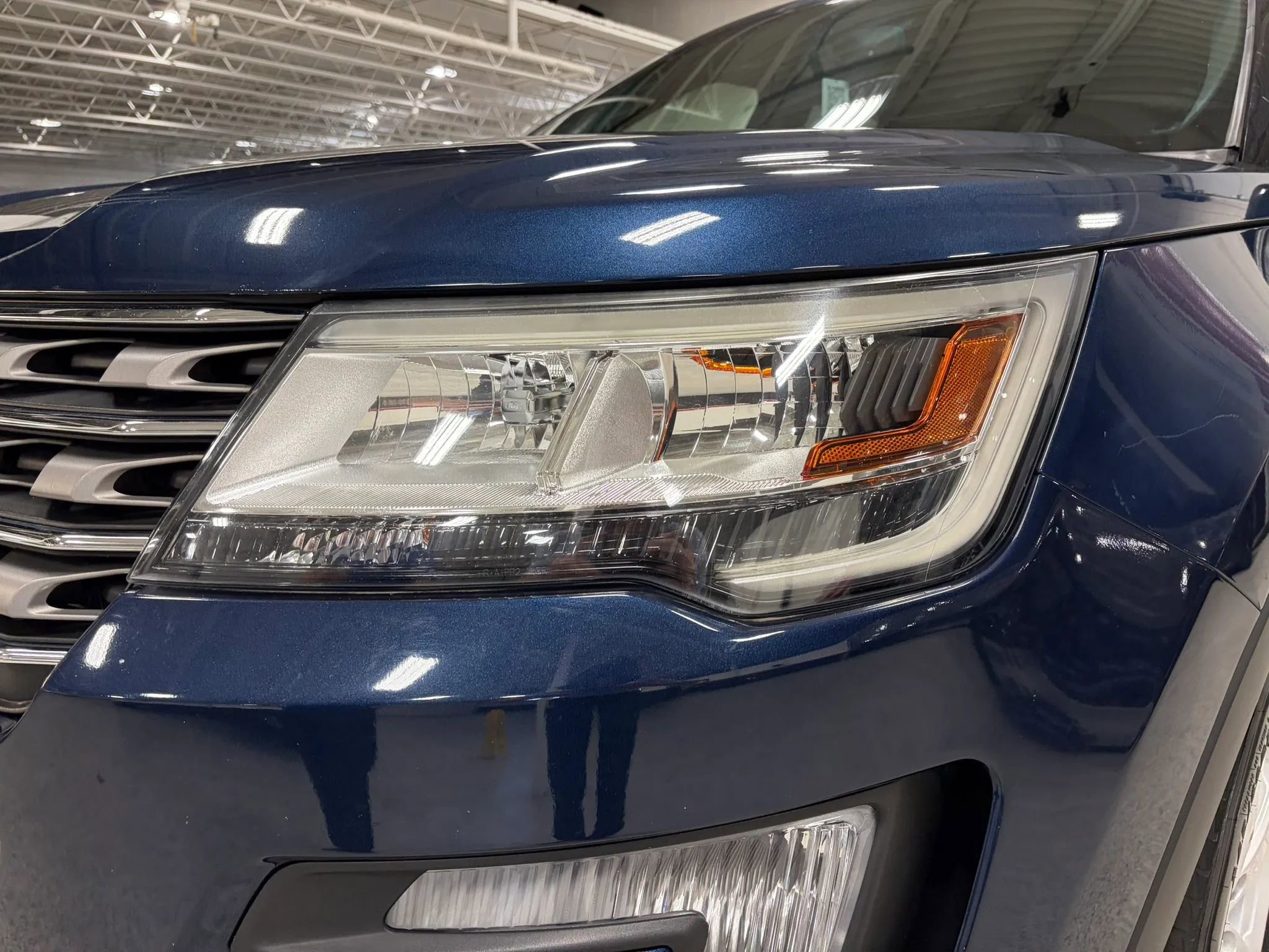 Used 2017 Ford Explorer XLT w/ Equipment Group 201A AWD/4WD image 5