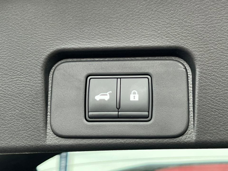 Used 2023 Nissan Rogue SL w/ SL Premium Package image 34