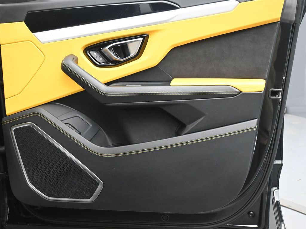 Used 2021 Lamborghini Urus image 27