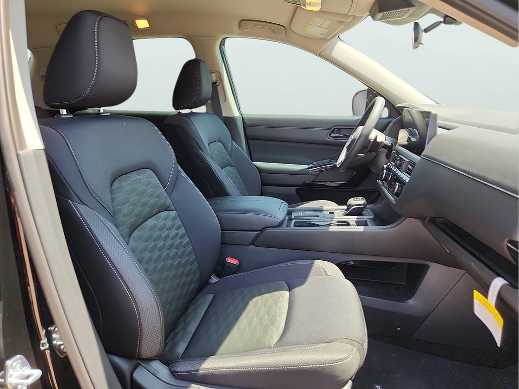Used 2026 Nissan Pathfinder S FWD image 17