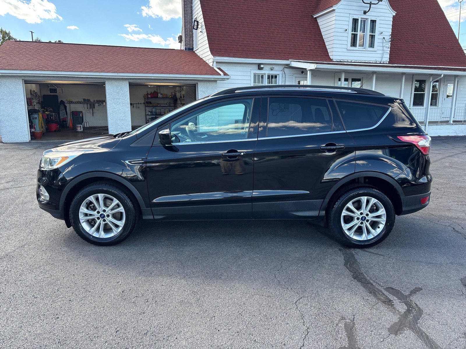 Used 2018 Ford Escape SE AWD/4WD image 4