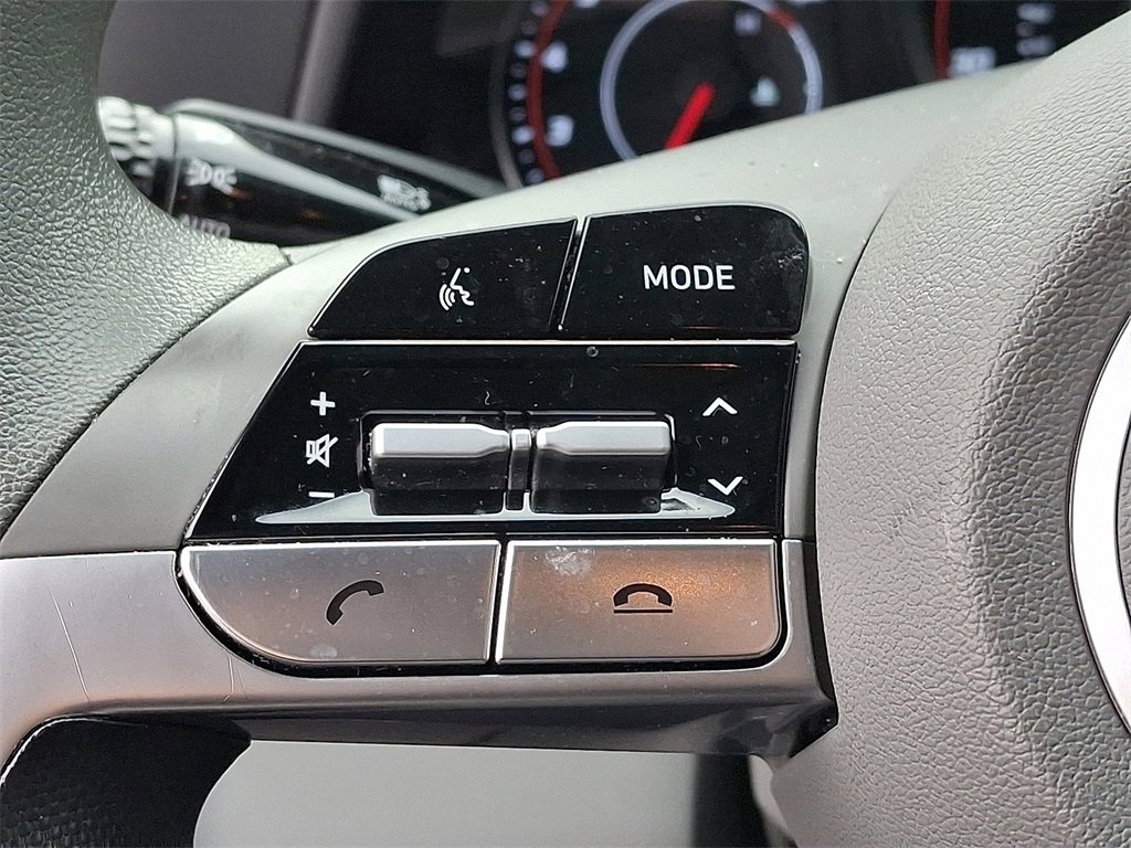 Used 2023 Hyundai Elantra SEL image 21