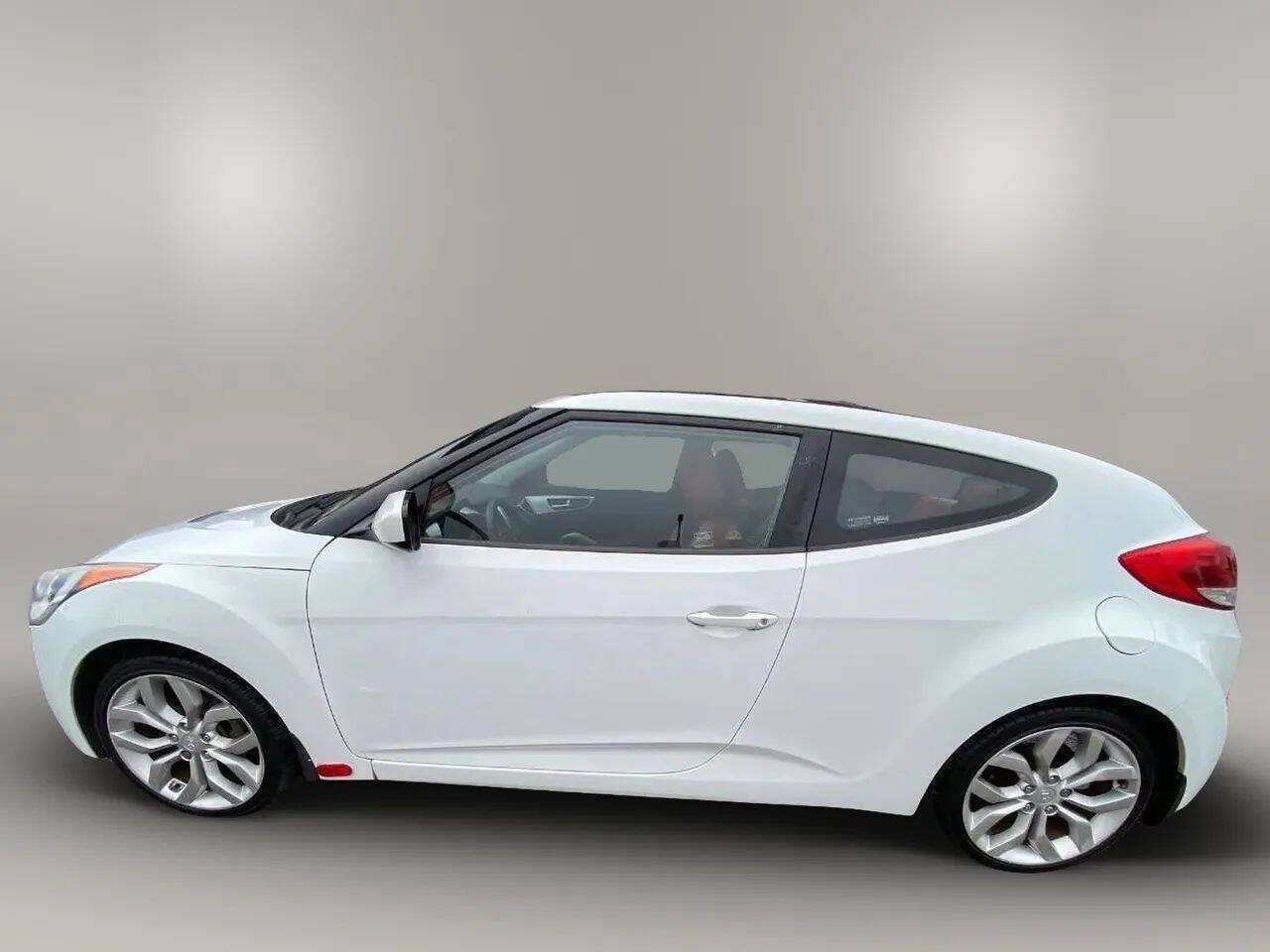 Used 2012 Hyundai Veloster w/ Style Pkg FWD image 8