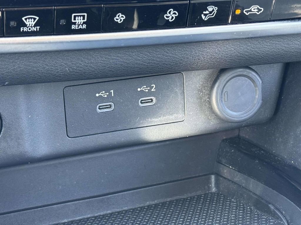 Used 2025 Nissan Rogue SV image 27