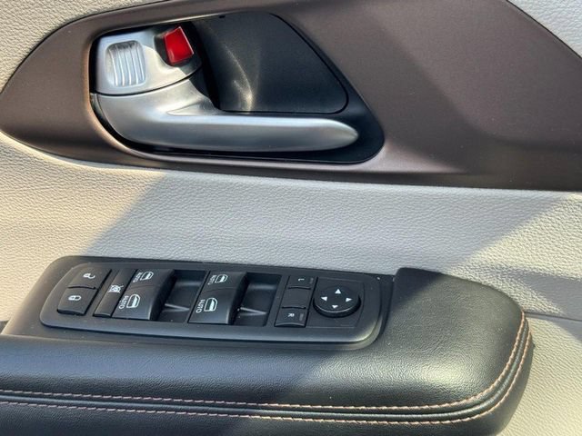 Used 2018 Chrysler Pacifica Touring-L Plus FWD image 33