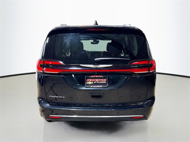 Used 2021 Chrysler Pacifica Touring-L w/ Uconnect Theater Family Group image 8