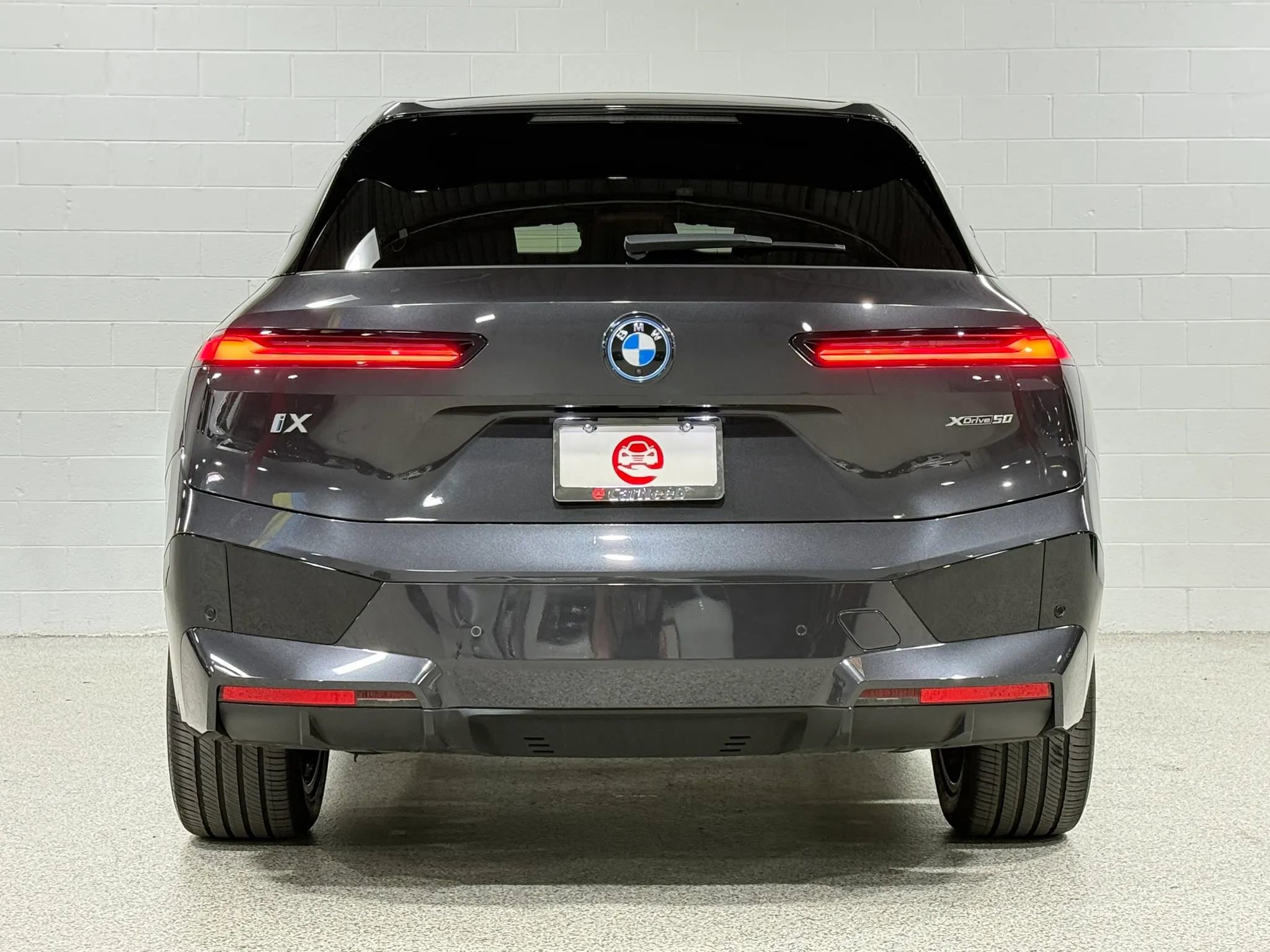Used 2023 BMW iX xDrive50 w/ Premium Package AWD/4WD image 7