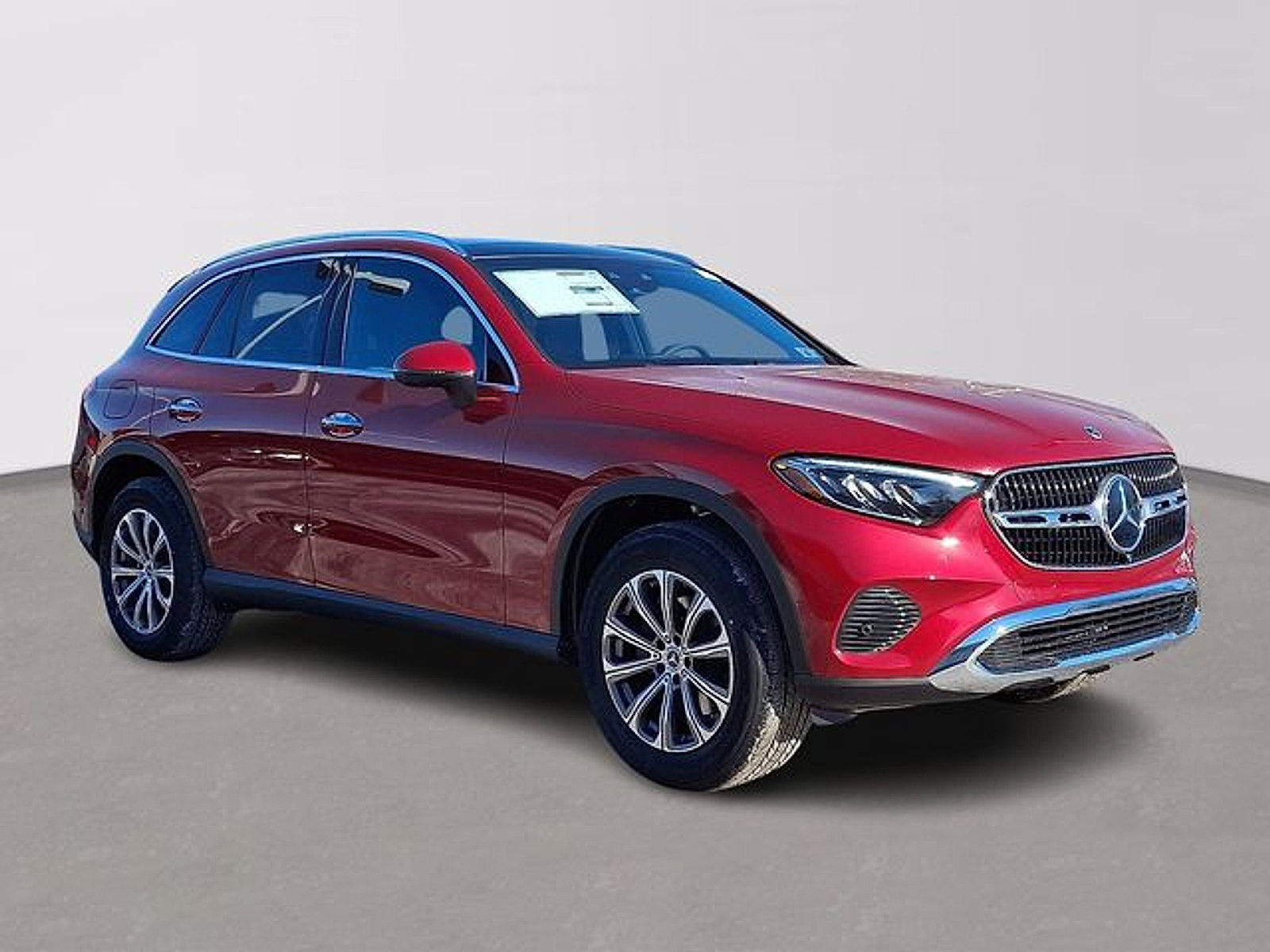 Used 2026 Mercedes-Benz GLC 300 4MATIC image 3