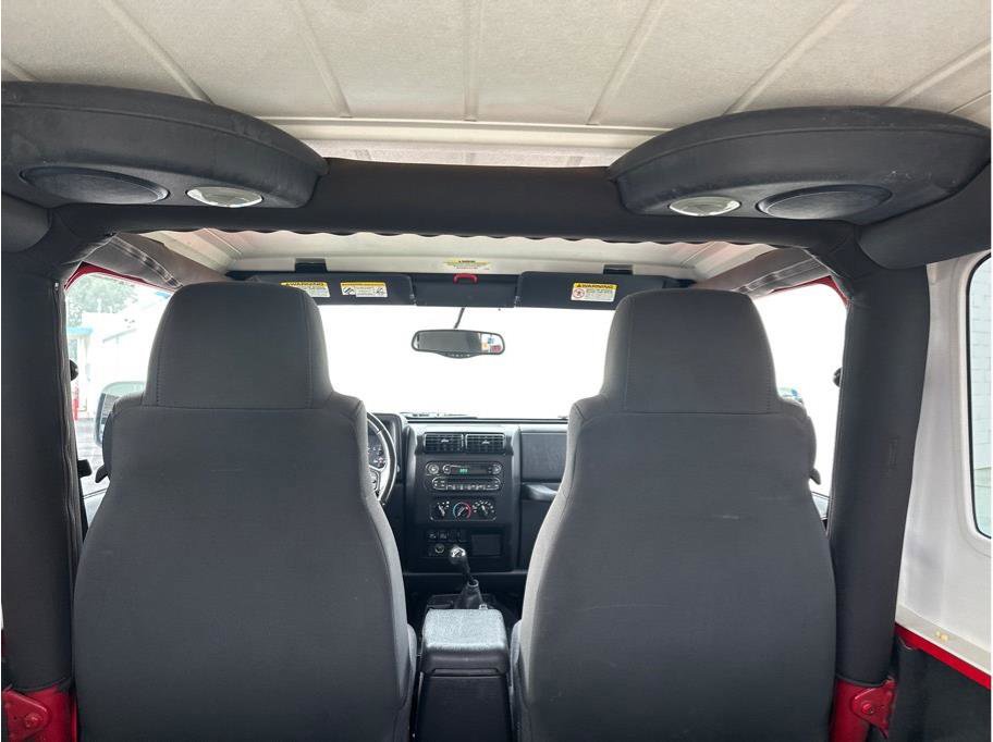 Used 2006 Jeep Wrangler Unlimited w/ Security Group image 32