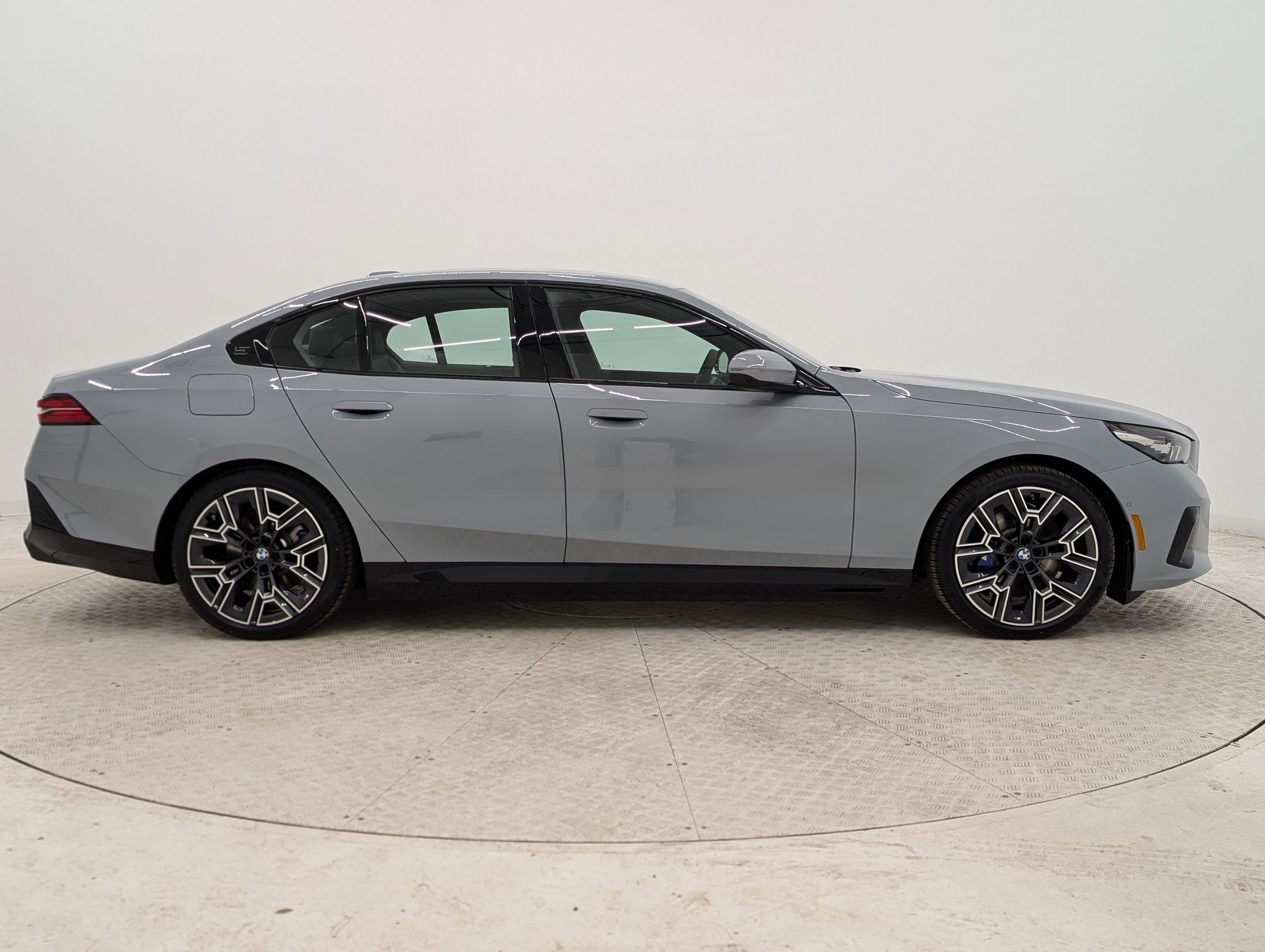 New 2026 BMW i5 eDrive40 w/ M Sport Package RWD image 8