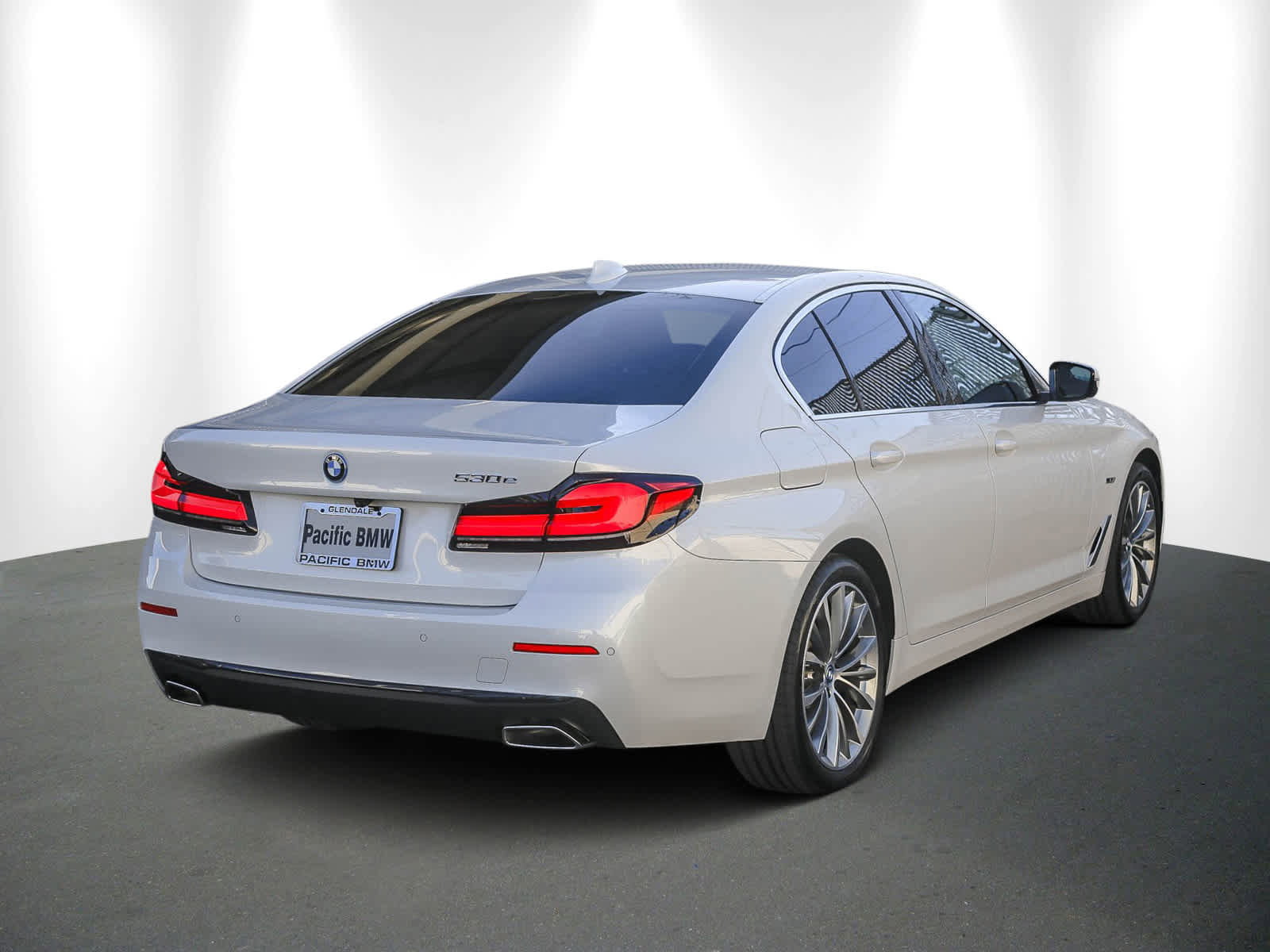 Certified 2023 BMW 530e w/ Convenience Package image 6