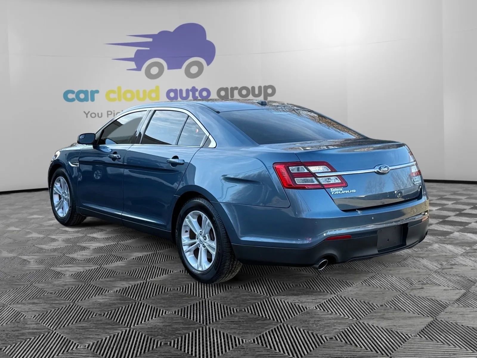 Used 2018 Ford Taurus SEL w/ Equipment Group 201A image 3