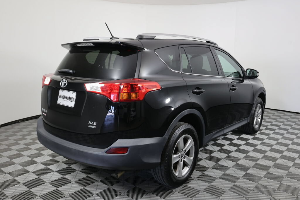 Used 2015 Toyota RAV4 XLE AWD/4WD image 2