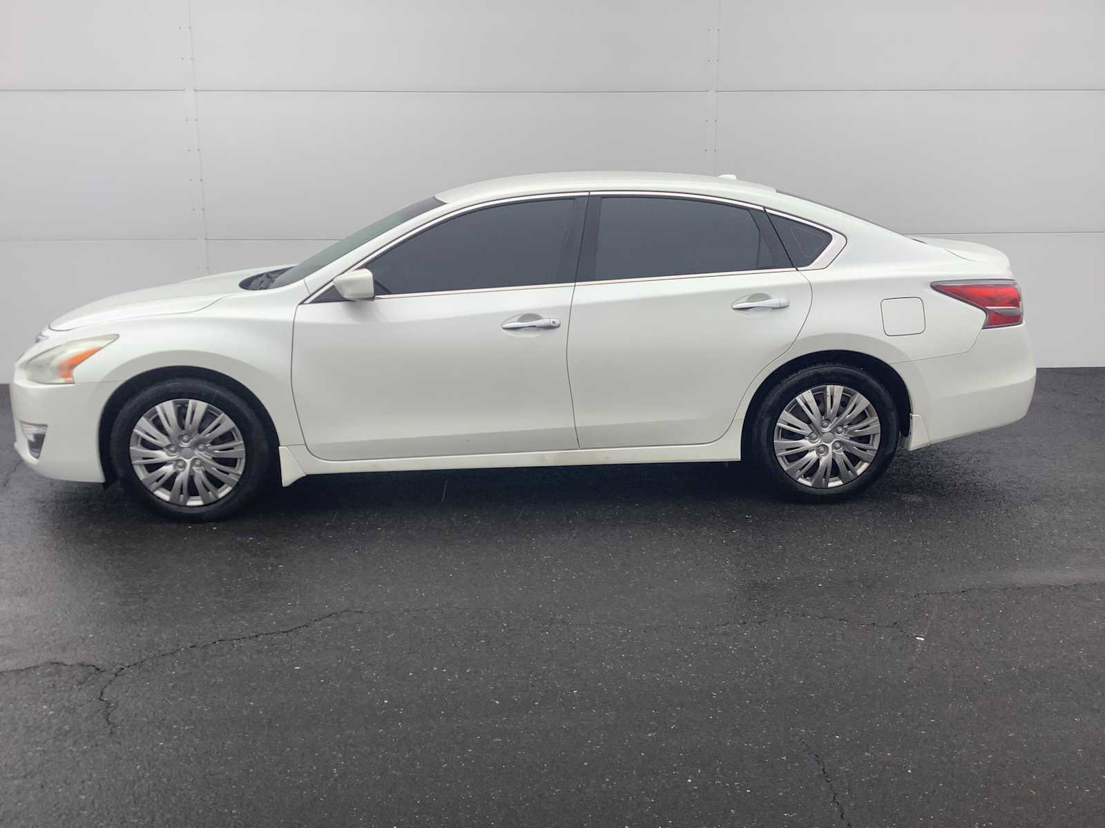 Used 2014 Nissan Altima 2.5 SV image 2