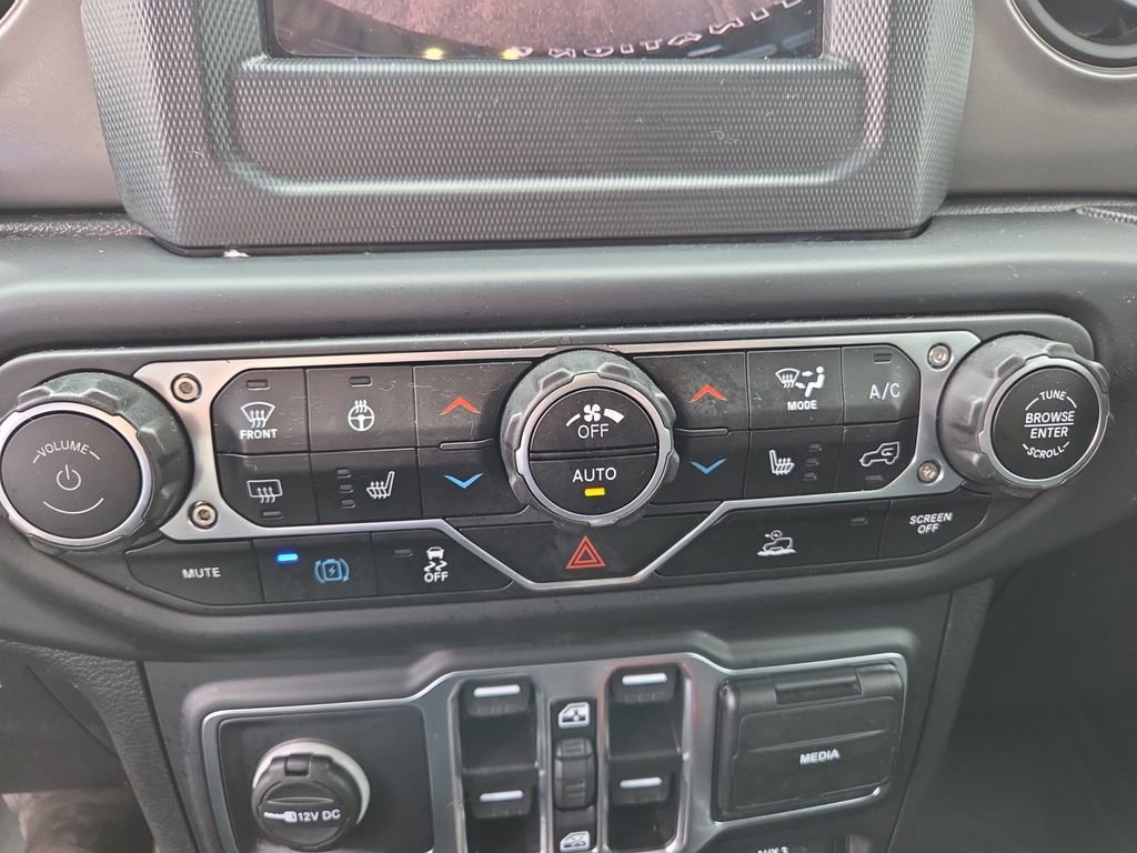 Certified 2023 Jeep Wrangler Unlimited w/ Cold Weather Group image 16