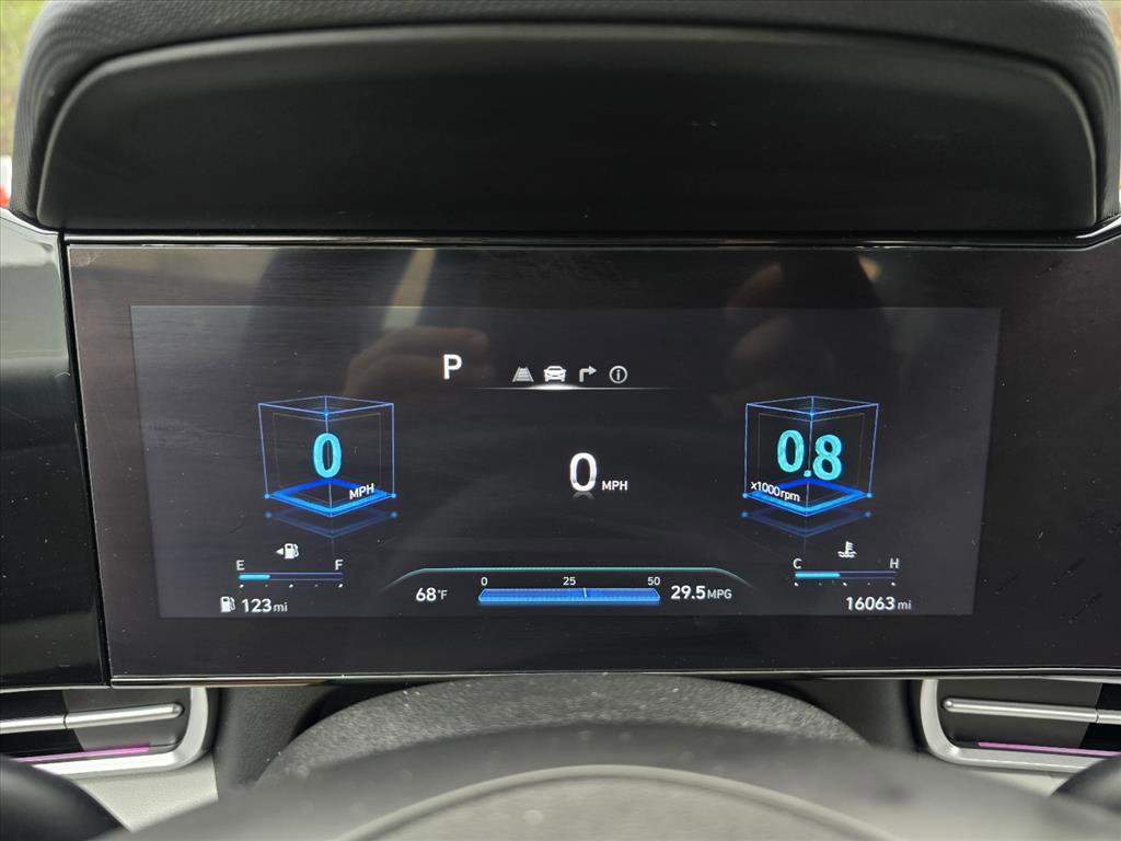 Used 2025 Hyundai Elantra Limited w/ Cargo Package image 17