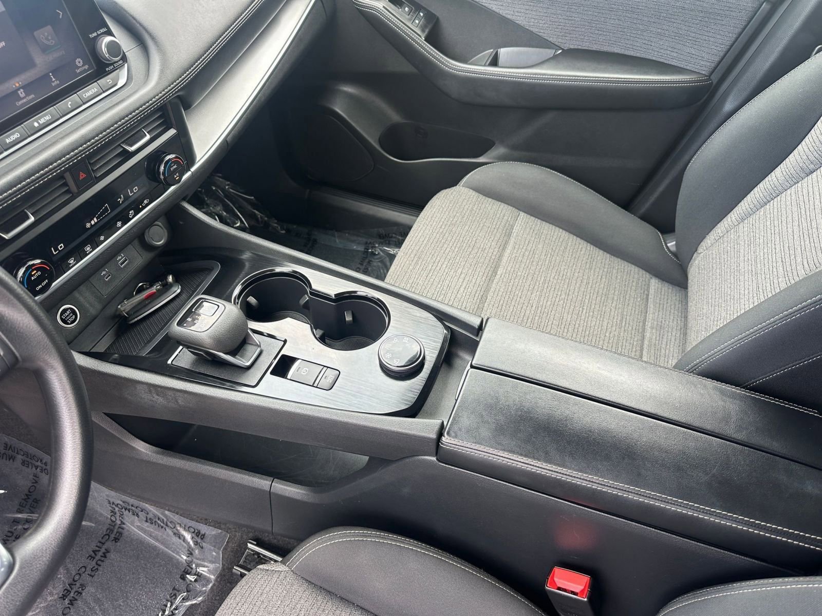 Used 2023 Nissan Rogue SV image 41