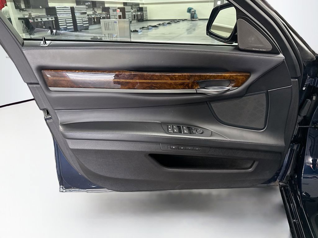 Used 2015 BMW 750Li image 23
