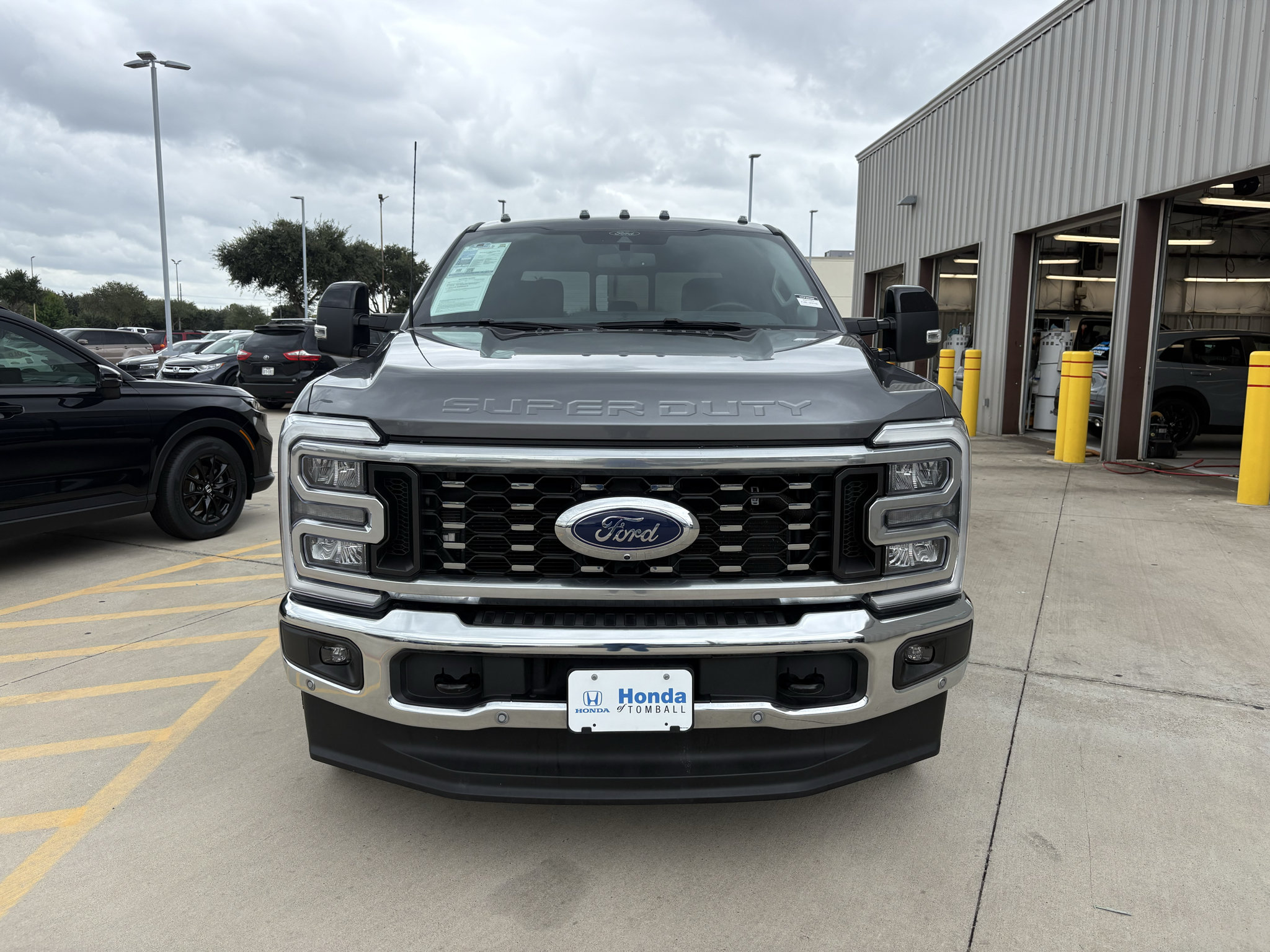 Used 2024 Ford F350 Lariat w/ Lariat Ultimate Package AWD/4WD image 3