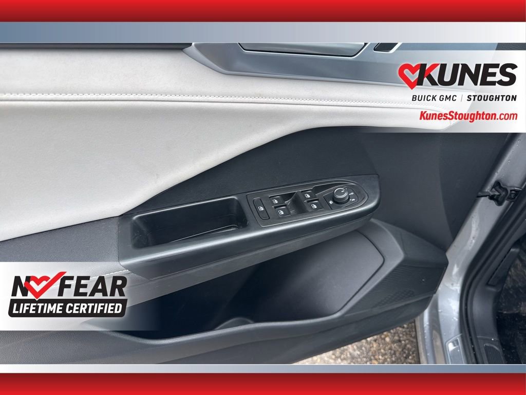 Used 2025 Volkswagen Taos SE AWD/4WD image 19