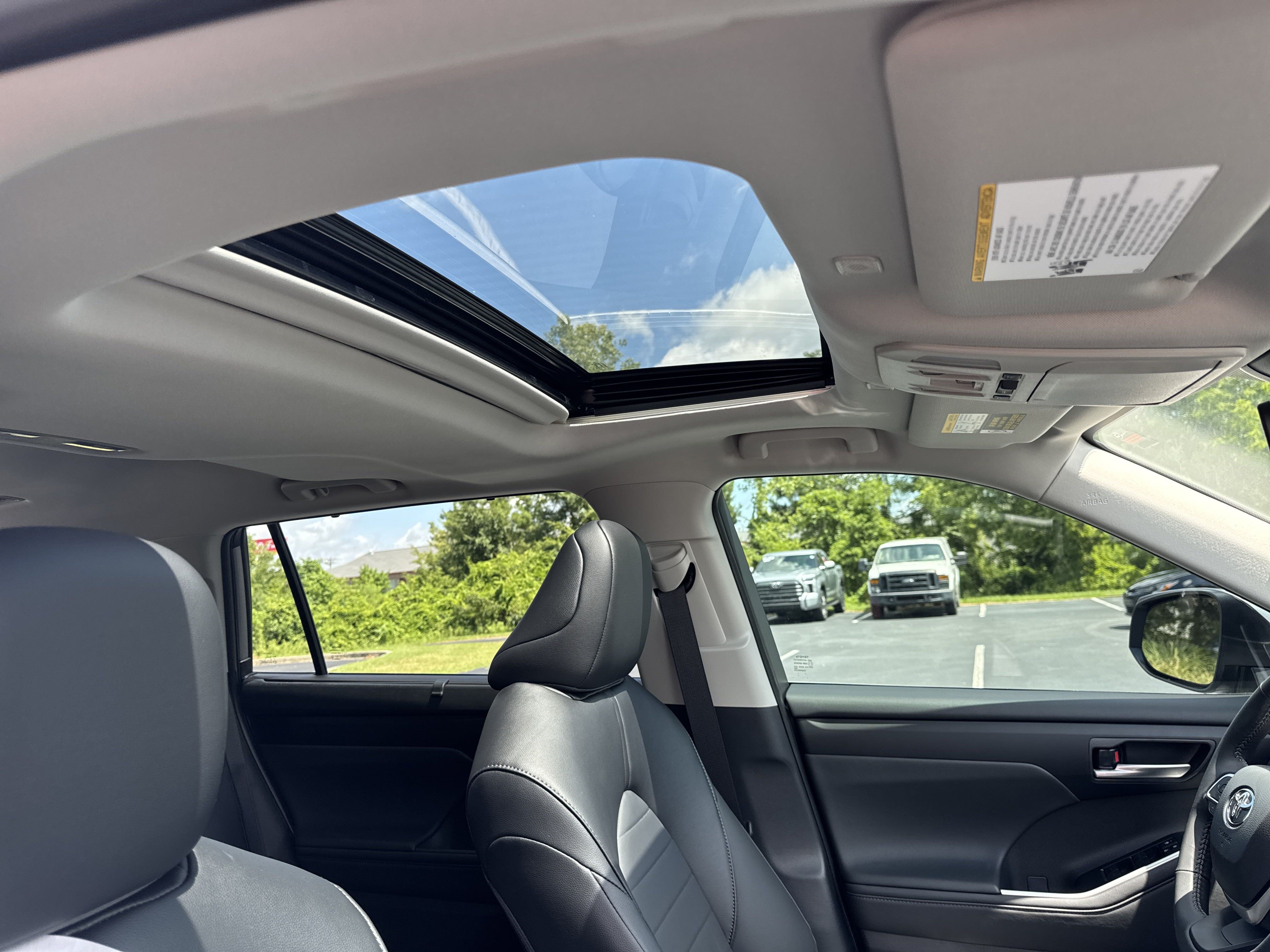 New 2025 Toyota Highlander XLE FWD image 36